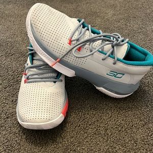 Under Armour SC size 6y